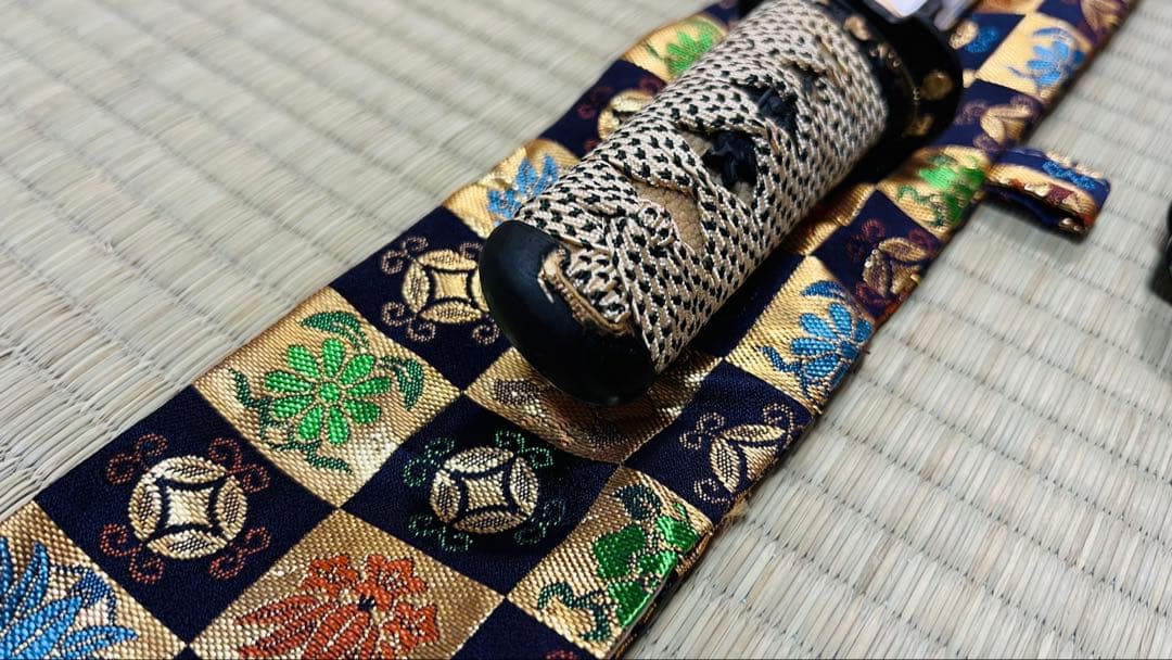 模造刀 拵え 短刀 二重刃文 御守刀 居合刀 高級刀袋付き 251012-1