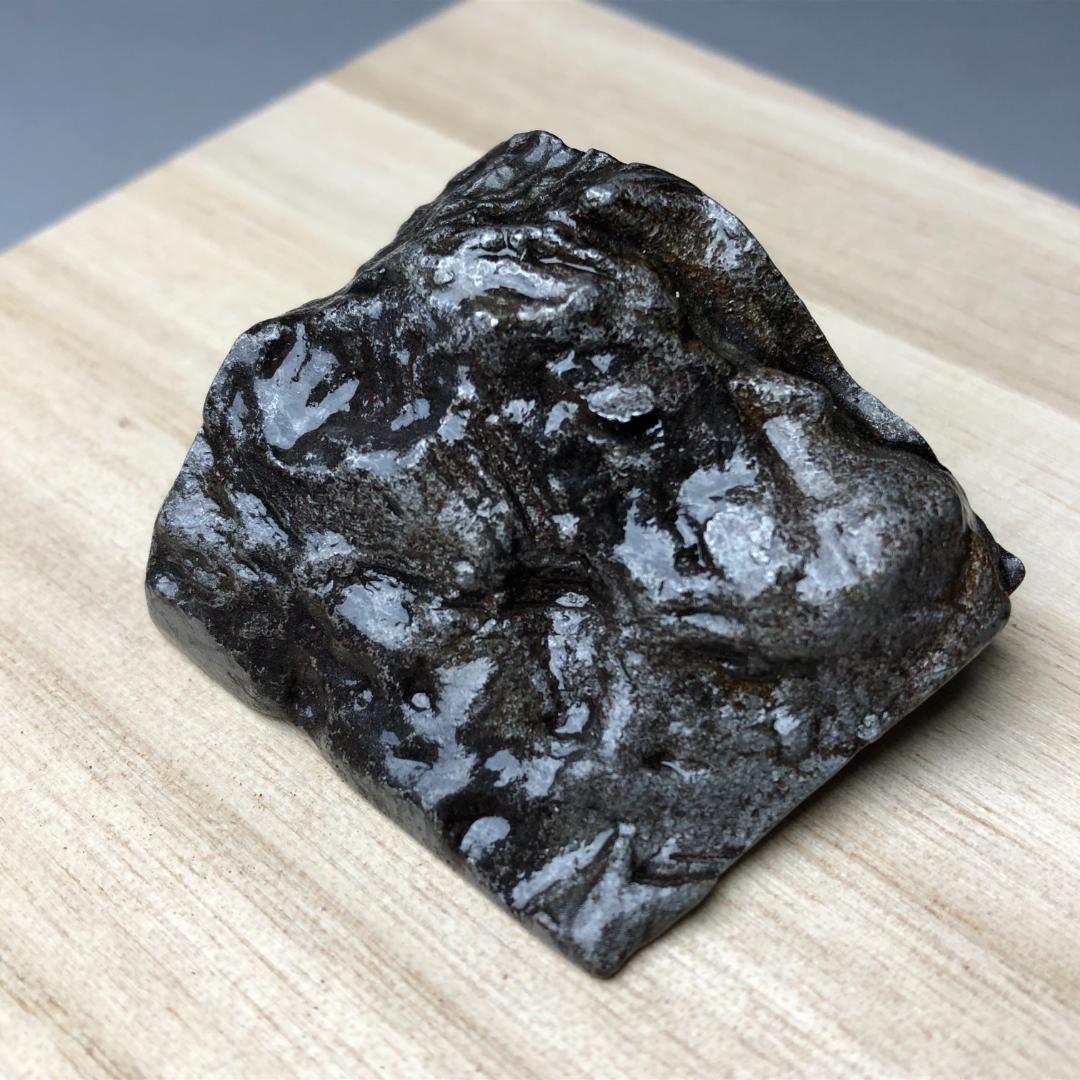 草*真様 隕石 鉄隕石　アルタイ隕石　外皮付き　ナチュラル 重さ約120ｇ　ケー