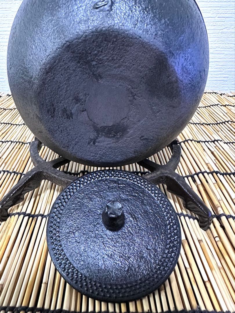 未使用品コンディション 南部秀山堂 佐藤 勝弘作 １５型 砂鉄瓶 鉄瓶　南部鉄瓶