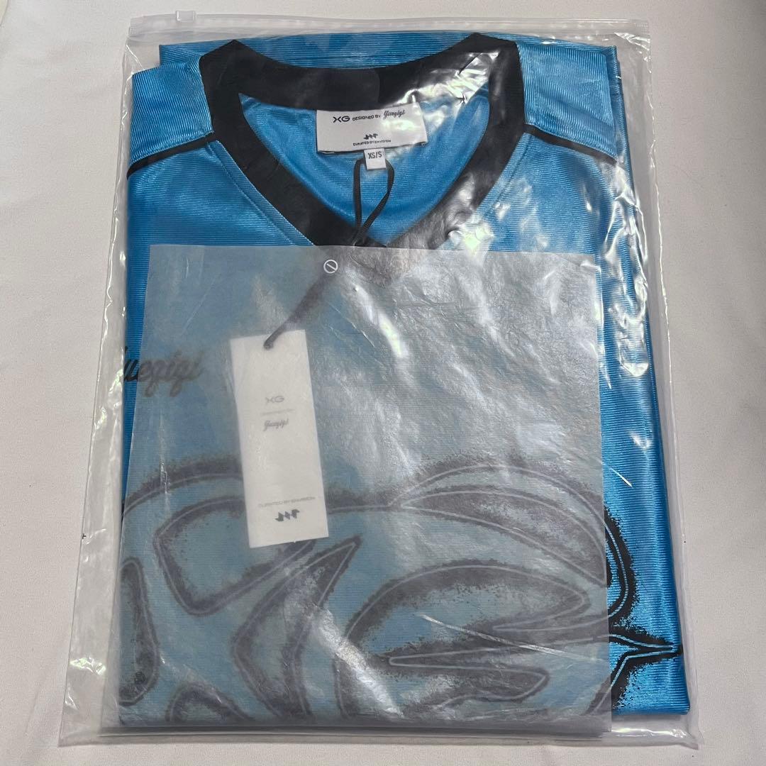 XG x YUEQI フットボール オーバーサイズ Tシャツ XS-S 公式