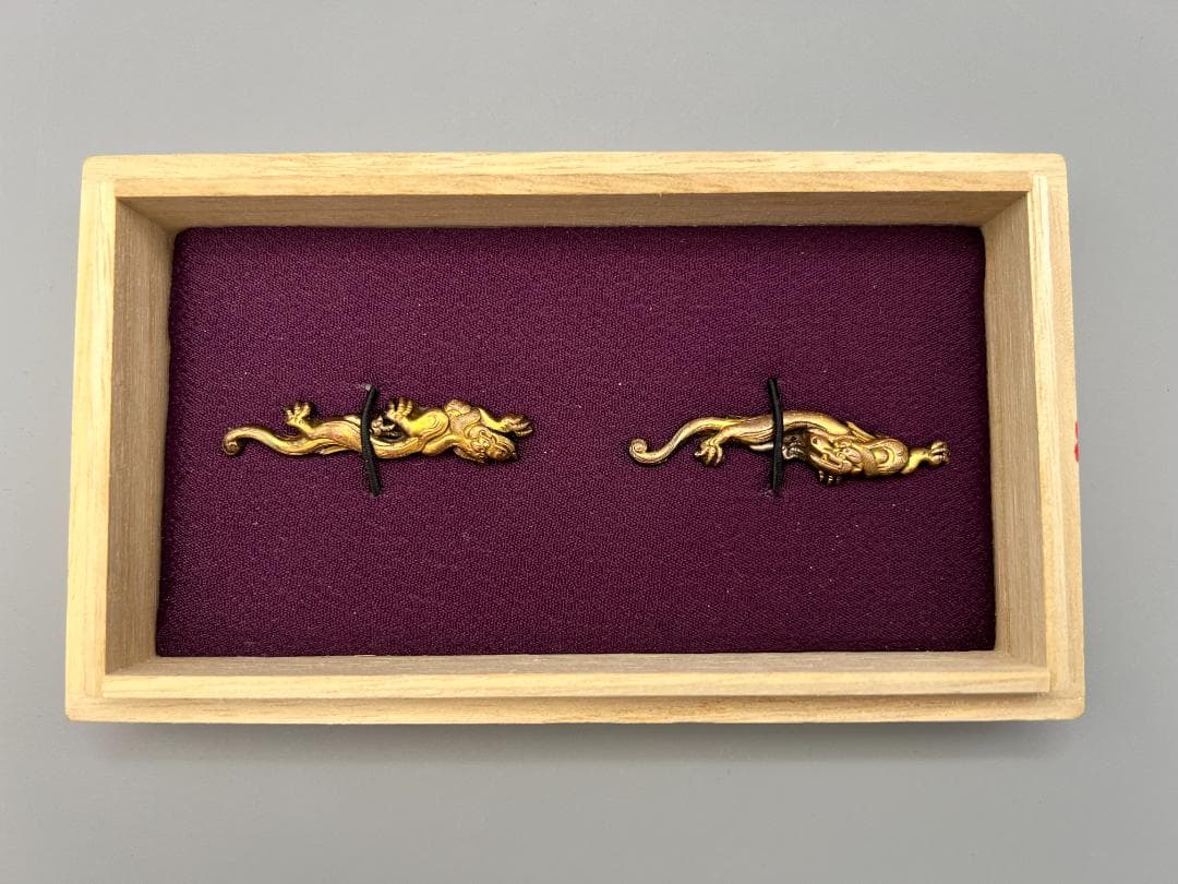 【海】江戸明治金工　双龍図　手彫　目貫一体　銅製　骨董品　専用箱付