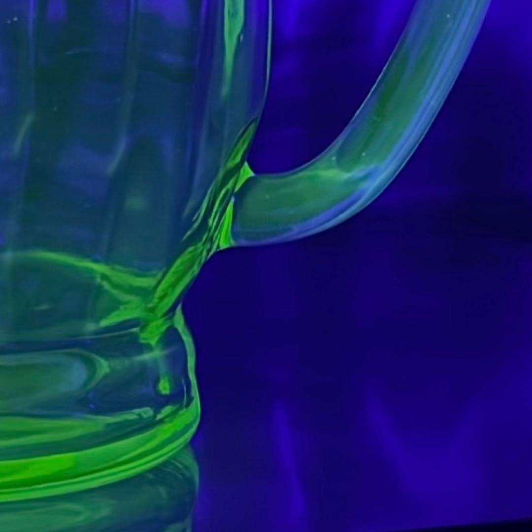 ヴィンテージ　ウランガラス　グリーン　ジャグ ／ ピッチャー