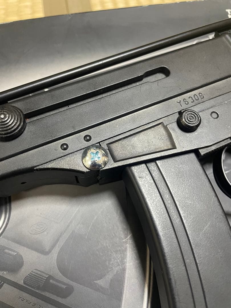 東京マルイ　スコーピオンvz61 電動コンパクトマシンガン 充電器バッテリー付き