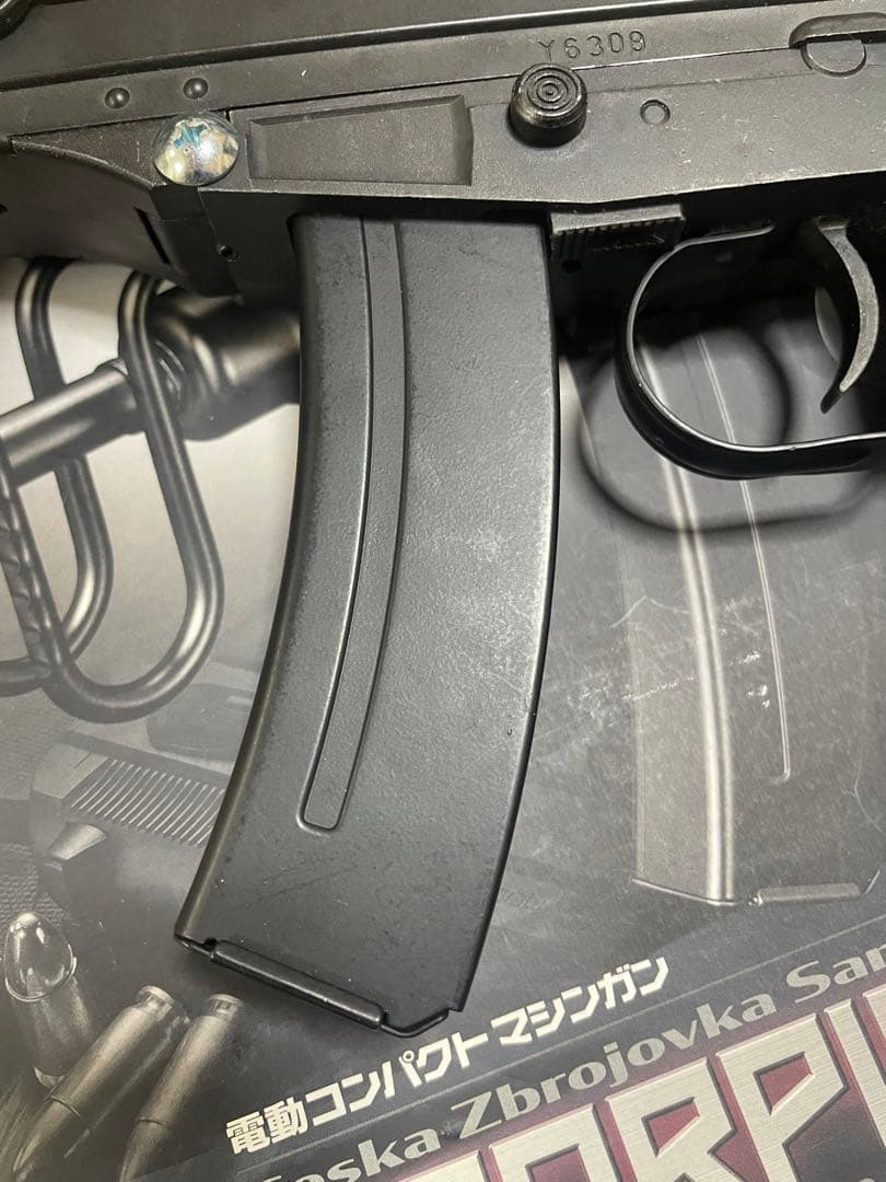 東京マルイ　スコーピオンvz61 電動コンパクトマシンガン 充電器バッテリー付き