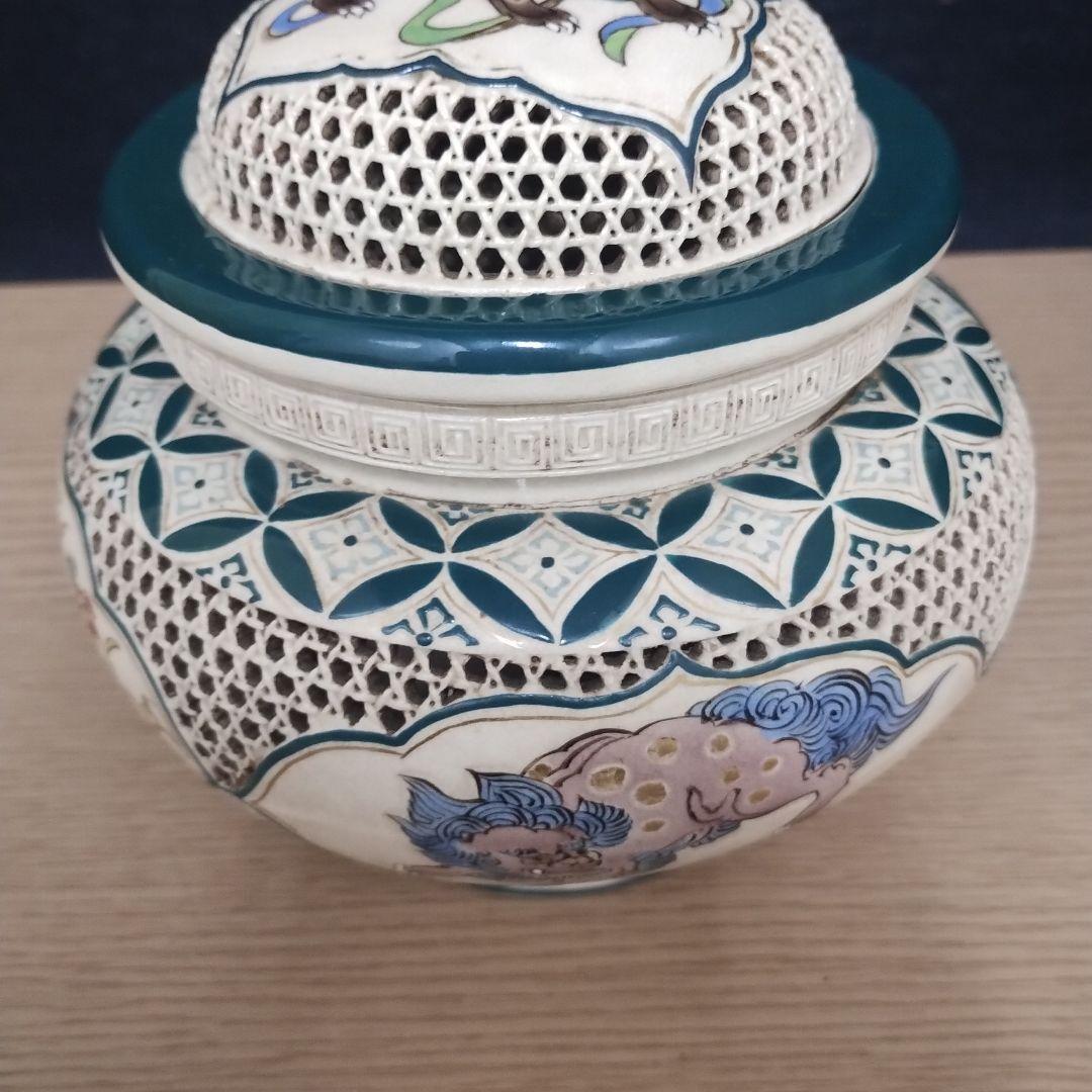 透かし彫りの香炉 青い獅子