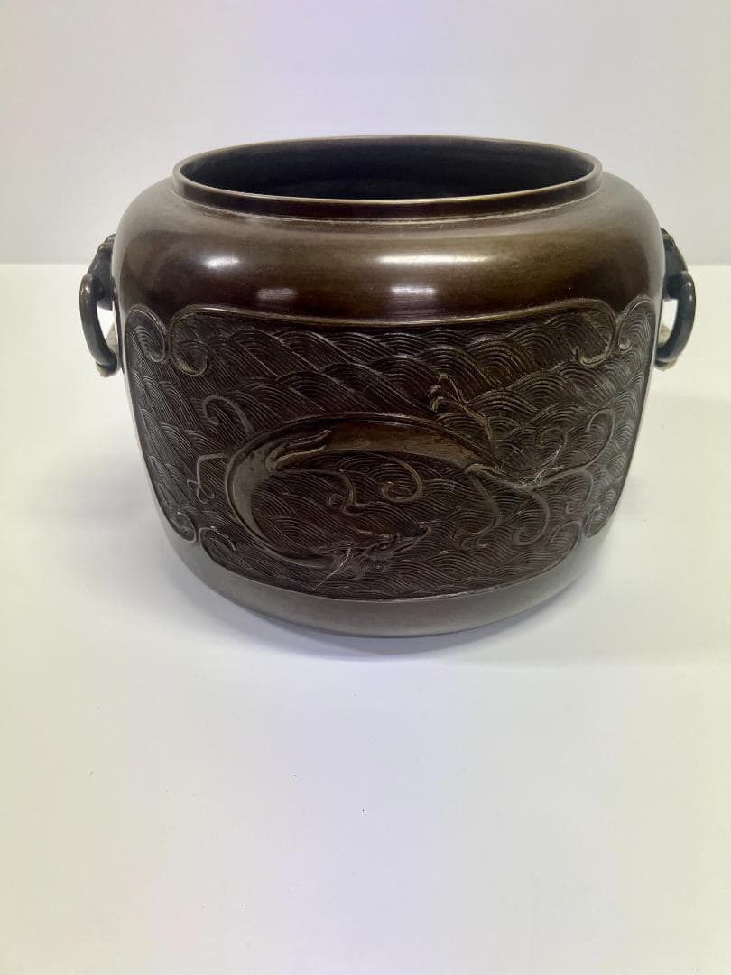 青銅製 茶釜 波と魚の彫刻