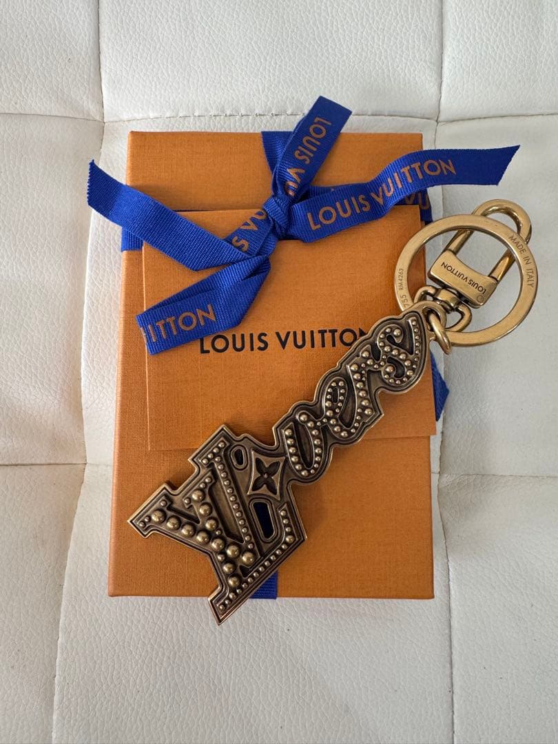 未使用 キーホルダー　ルイヴィトン　バーズ スタッズ バックチャーム