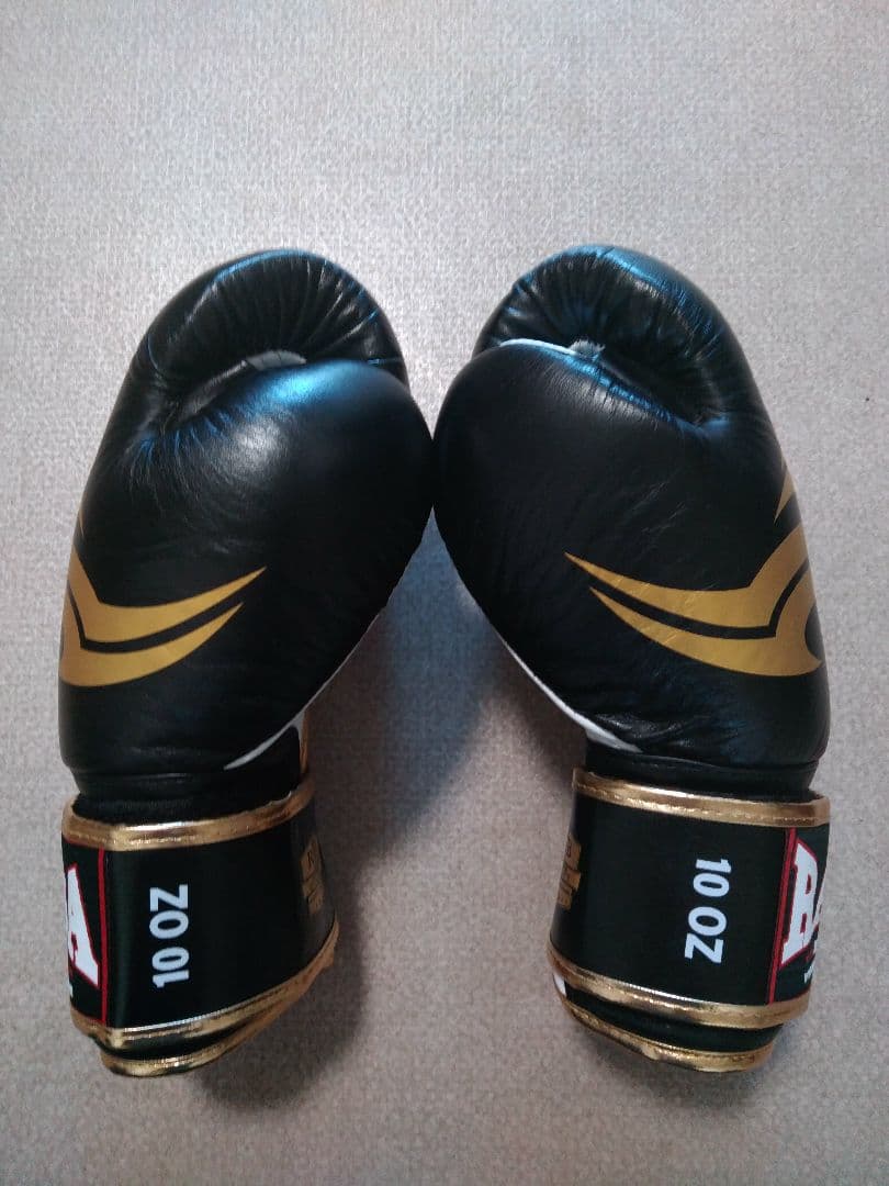本革製RAJABOXINGボクシンググローブ 10oz 黒 タトゥー柄