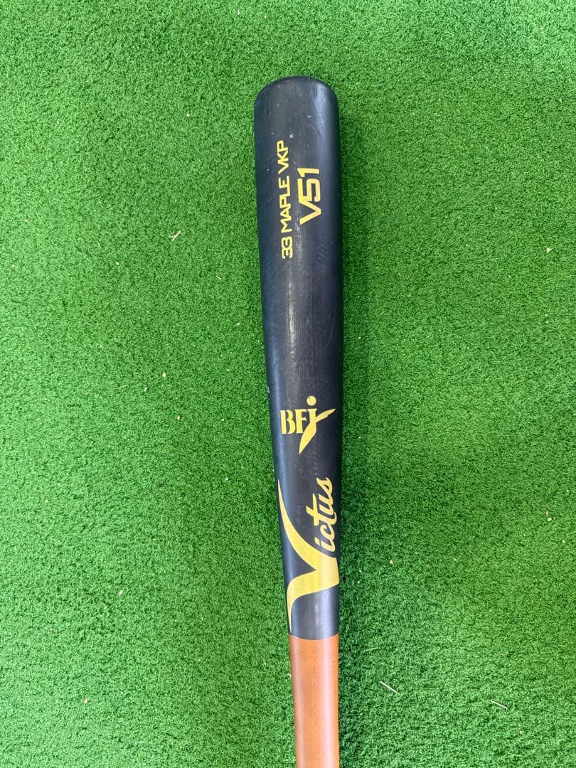 ビクタス　バット　硬式木製　V51 84cm 862g