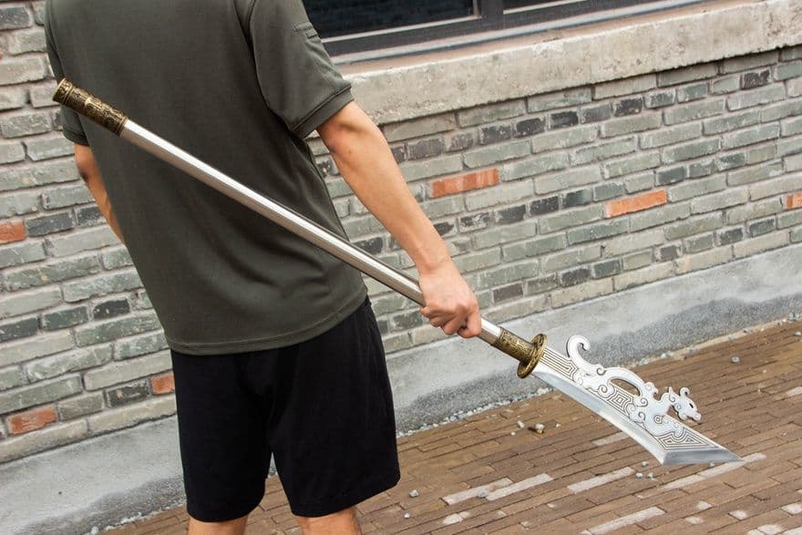 竜刀を斬る 古兵器 武具　刀装具　日本刀　模造刀 居合刀 長尺