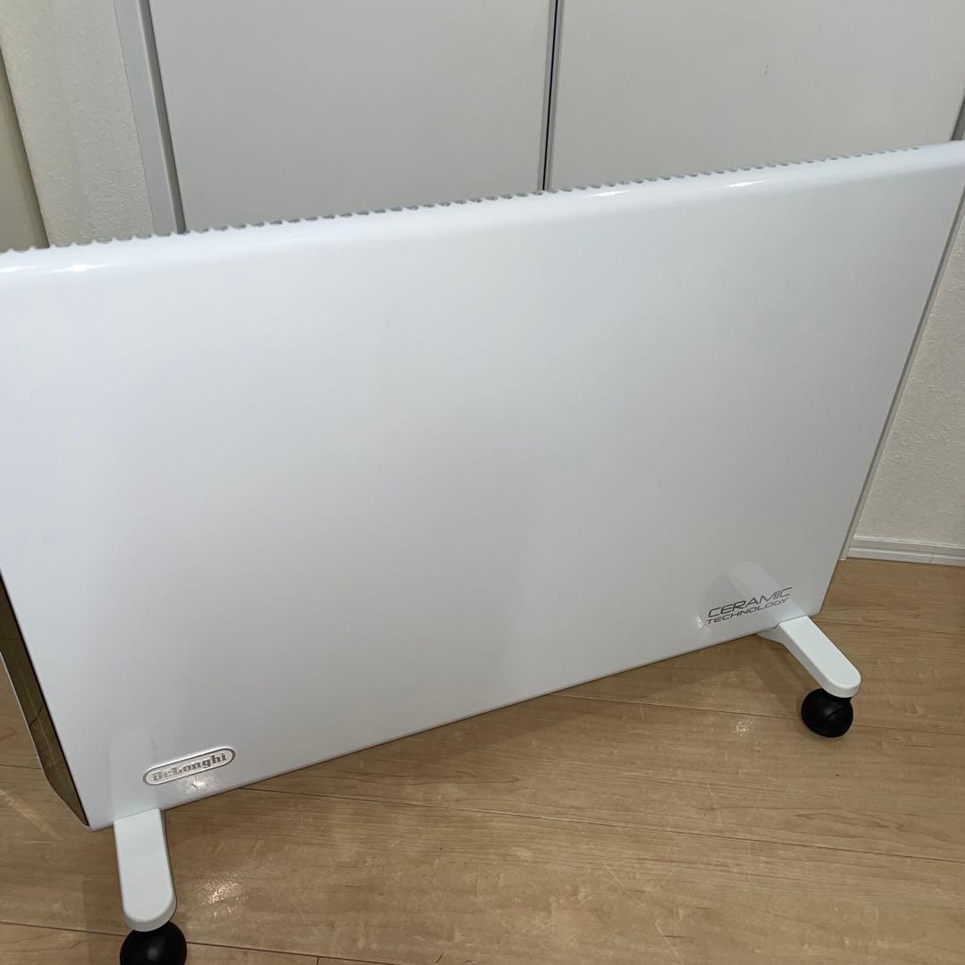 【美品】DeLonghi コンベクターヒーター　ホワイト キャスター付き
