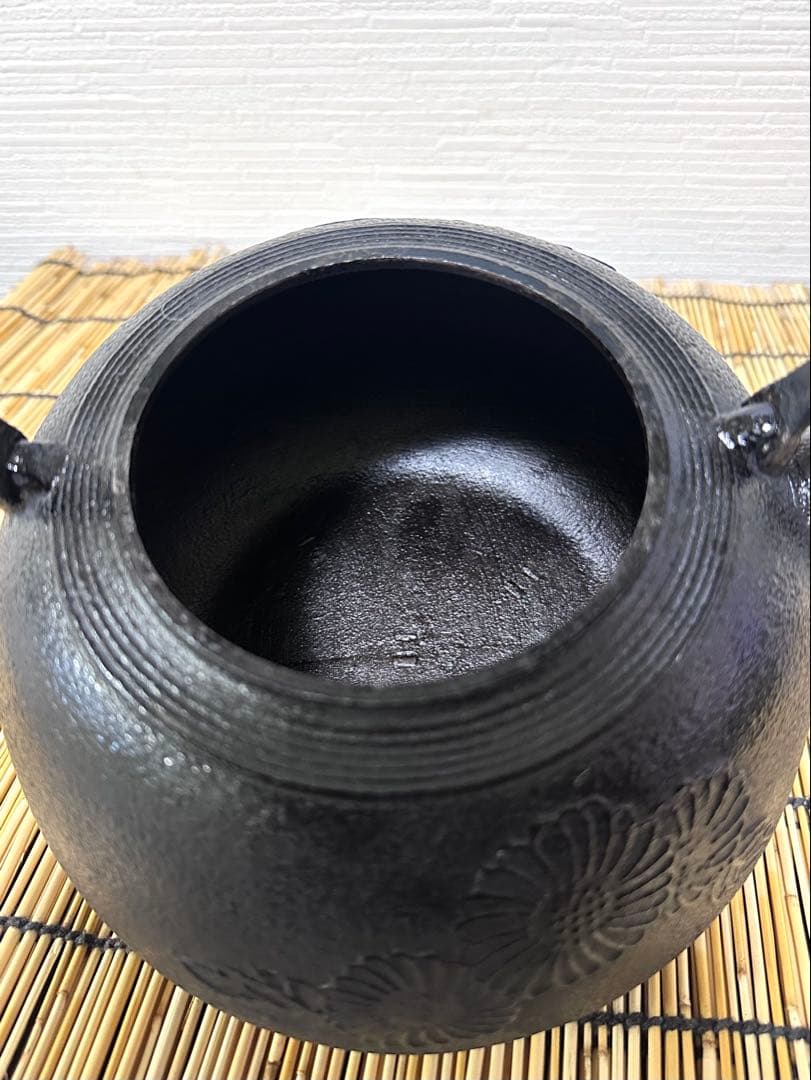 新品、供箱付　南部及春南部宝星堂造　２２型　平丸菊　鉄瓶　南部鉄瓶　南部鉄器