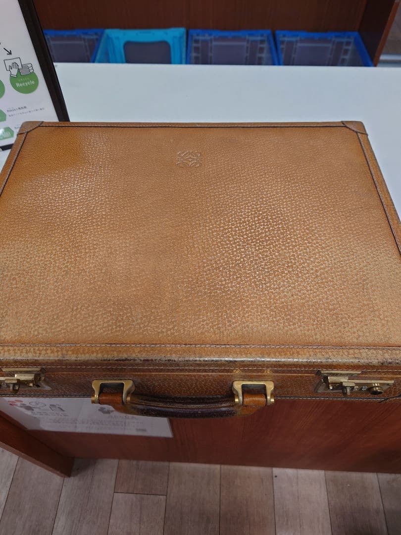 LOEWEのアタッシュケース