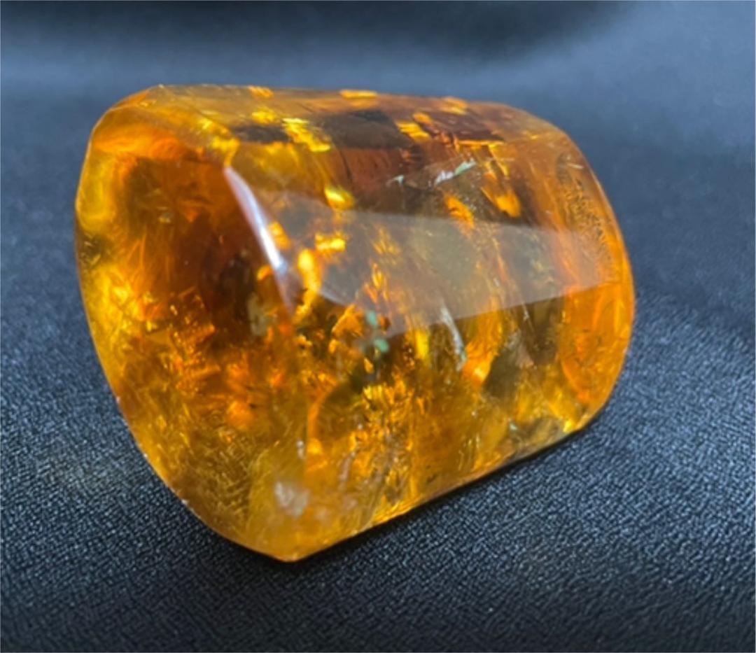 インペリアルトパーズ　710ct 未鑑定　色石