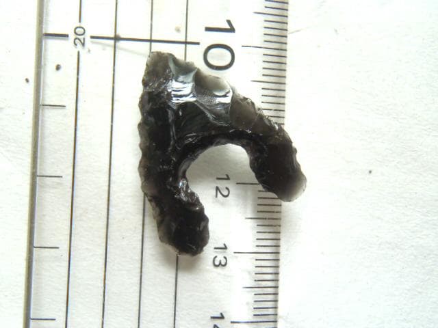 精密加工された 石器 北海道十勝産黒曜石　　149