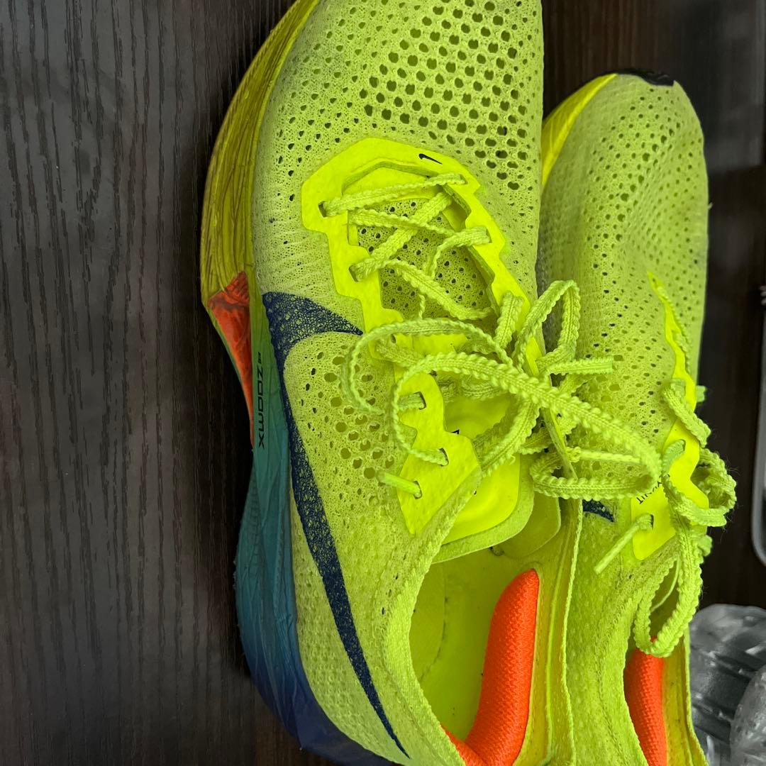 Nike ランニングシューズ イエロー