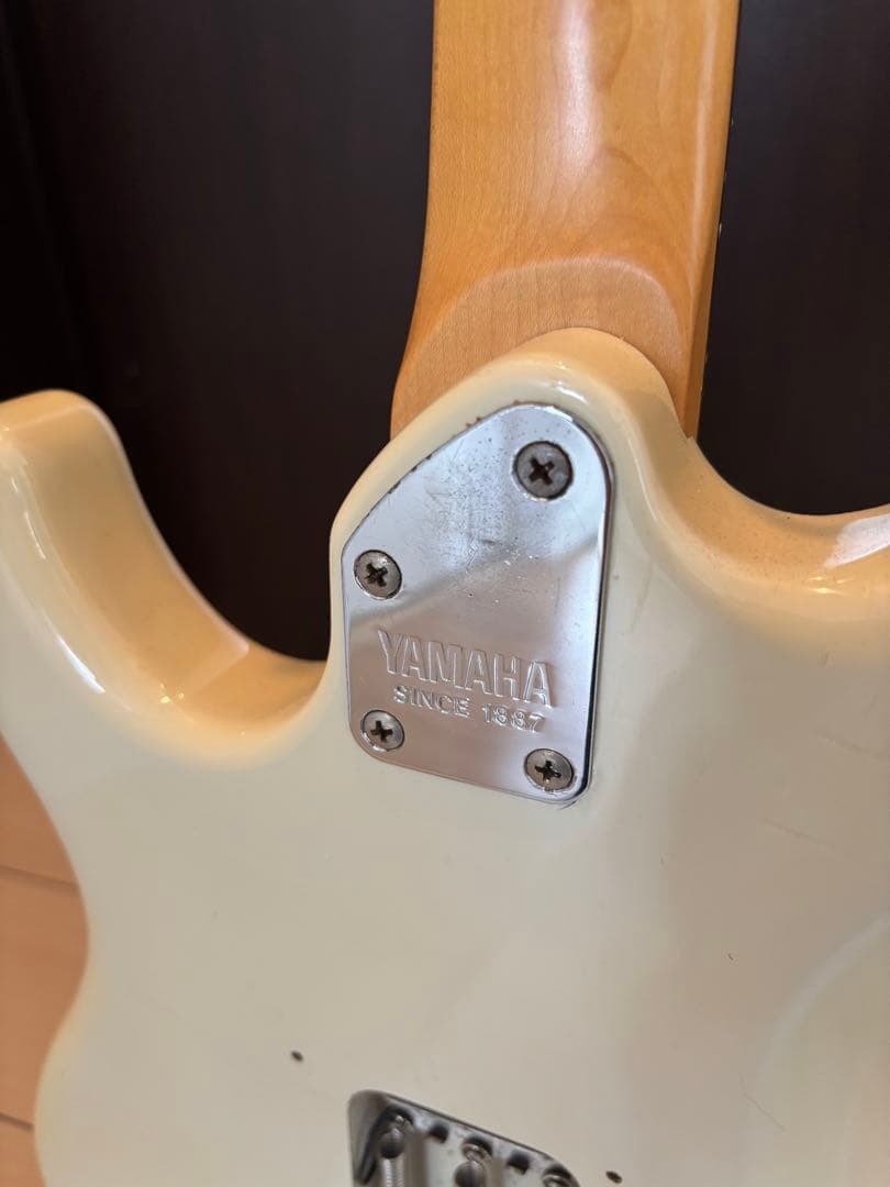 YAMAHA SE203 アイボリー　ストラトタイプ