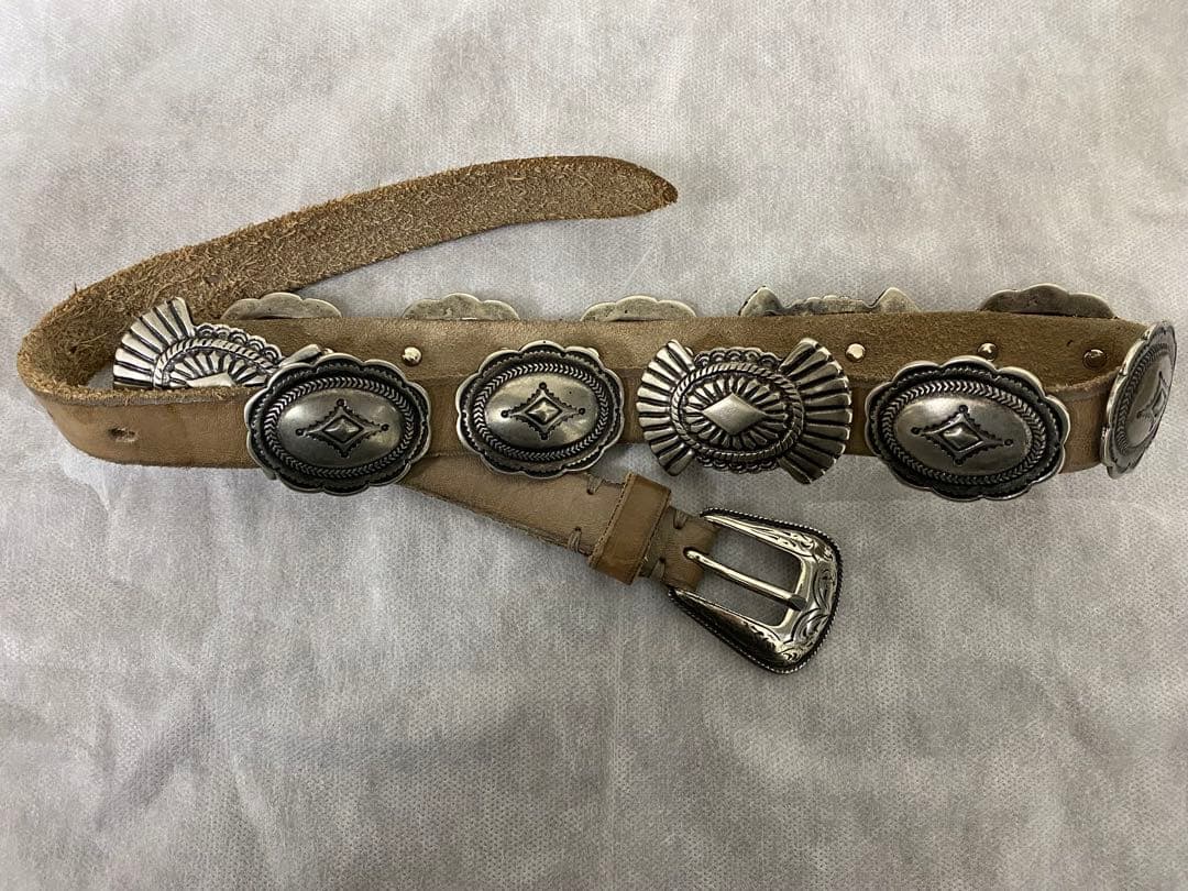 Puntovitaシルバーコンチョ付レザーベルト/ウィムガゼット/グレー