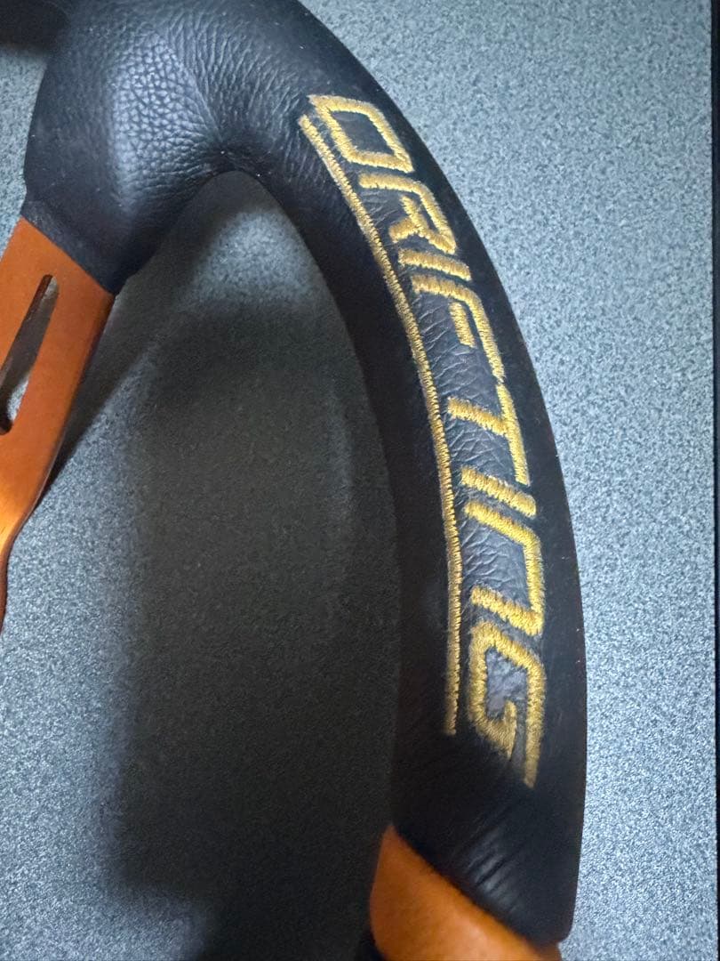 momo DRIFTING ステアリング