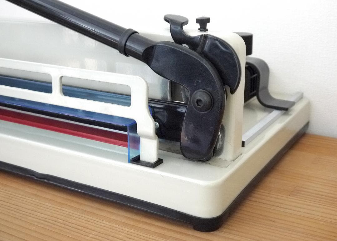 大型裁断機　別売 ウレタン製スタンド付き