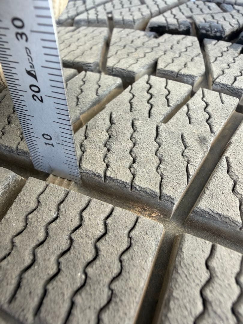 オデッセイハイブリッド　スタッドレスタイヤ　215/60R16