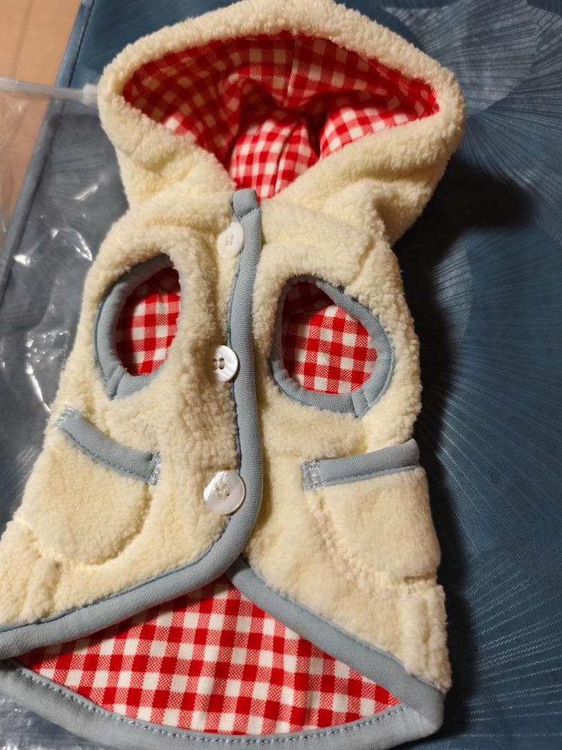 AGG新品 犬服 冬用 厚手 フード付きベスト S 小型犬 防寒