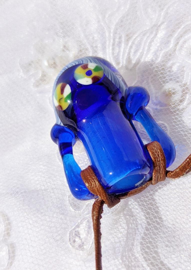 吉田正子トンボ玉（貳拾陸）　「瓶型」皮ひもネックレス　ガラス玉に込めた日本画