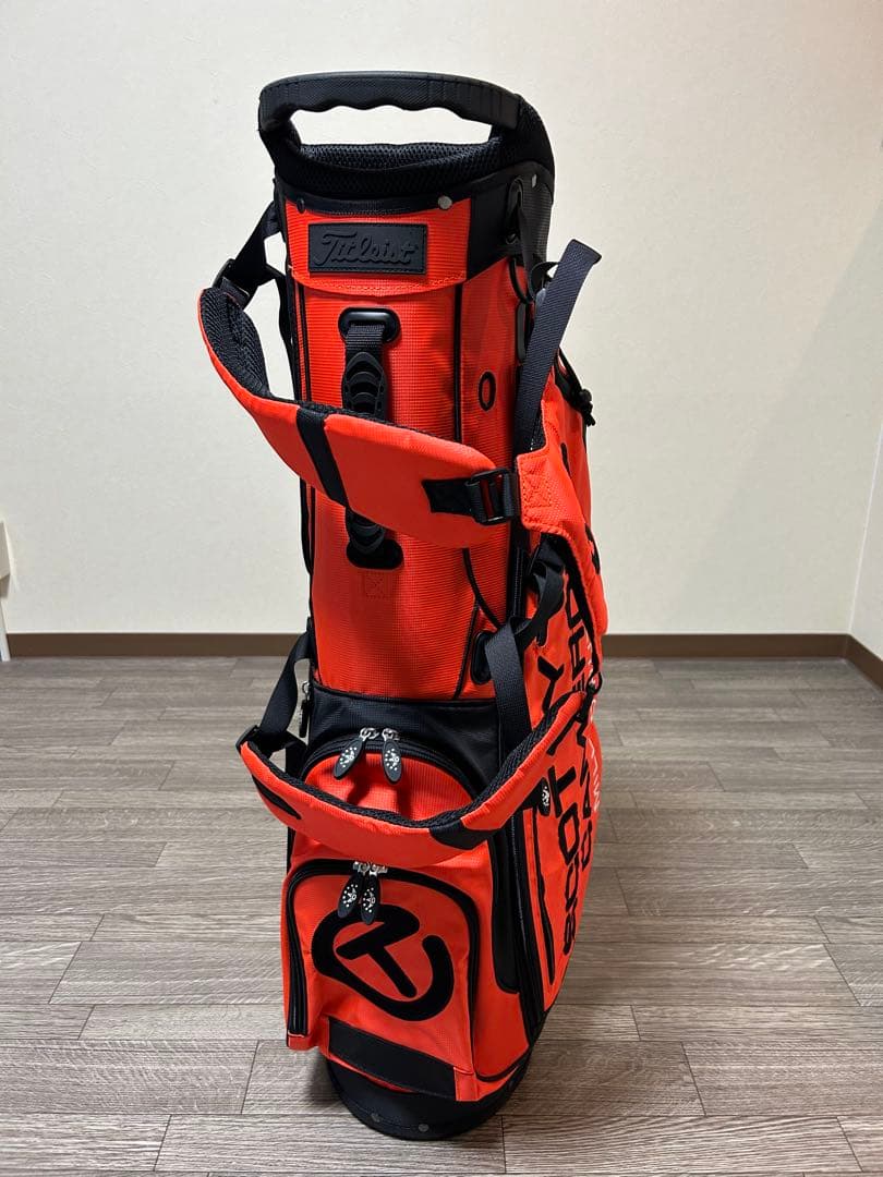 鮮やかなオレンジとブラックのコントラストが美しい！スタンド式キャディバック　軽量