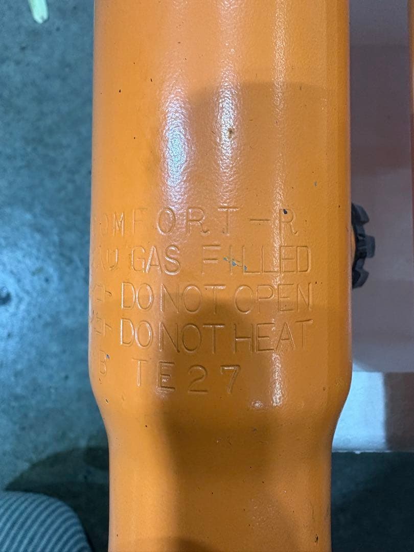 ハイエース 用ユーアイビークル コンフォートRショックアブソーバー中古取り外し品