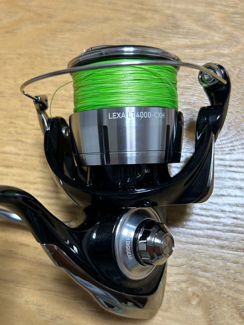 【美品】ダイワ　23レグザ　LT4000-CXH スピニングリール　ライン付き
