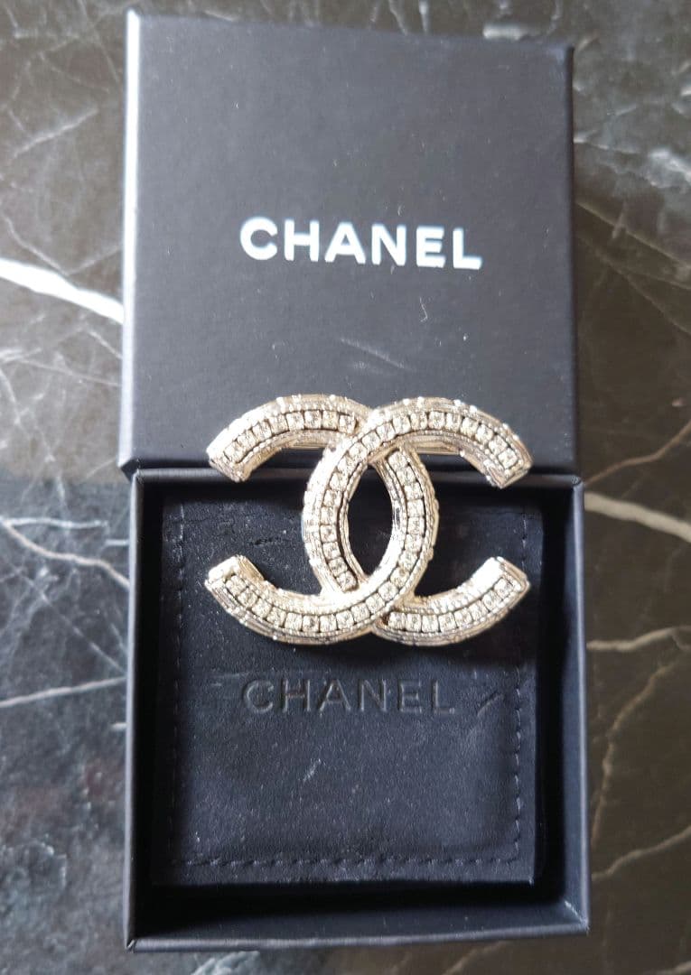 CHANEL　シャネルブローチ ラインストーンココマーク シルバー