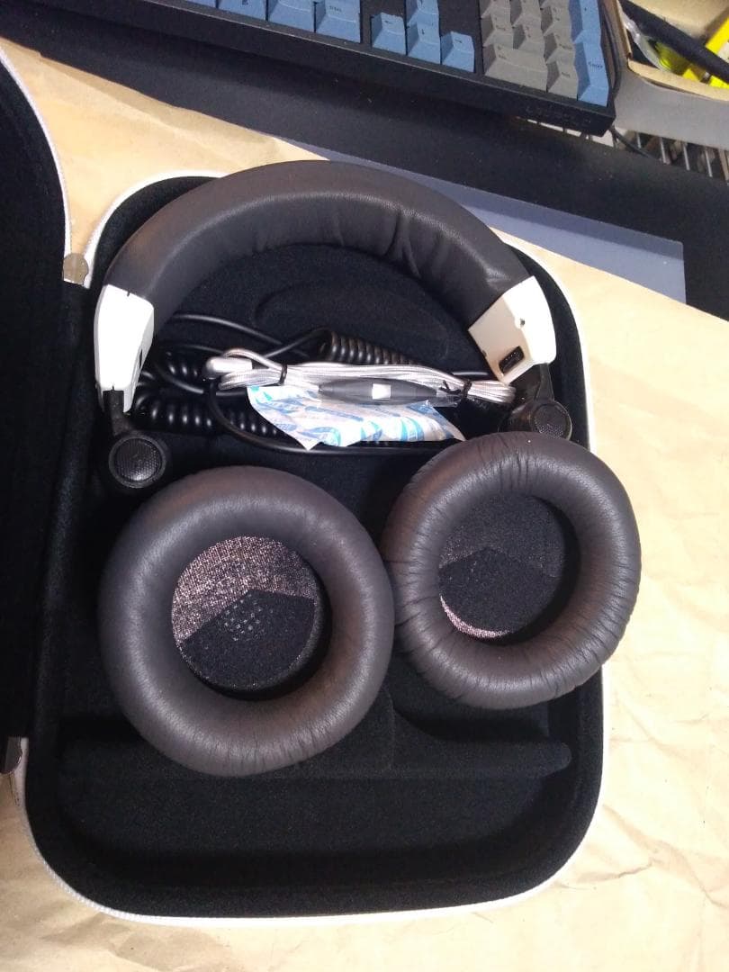 Ultrasone Signature DJ ヘッドホン（未使用品）