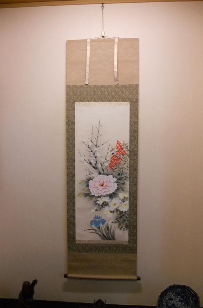 掛け軸 五郎 四季花 絹本 希少 軸装 茶道具 掛軸 美品 です。