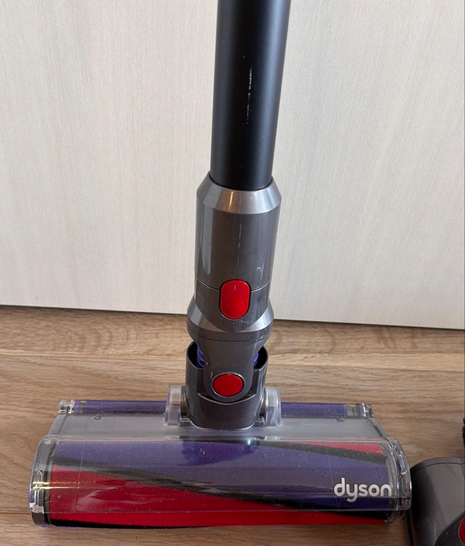 ダイソン V10 fluffy コードレスクリーナー　付属品付