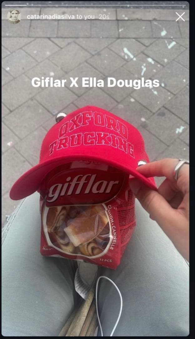 ELLA DOUGLAS キャップ レッド ポーカーズ あつむ 着用