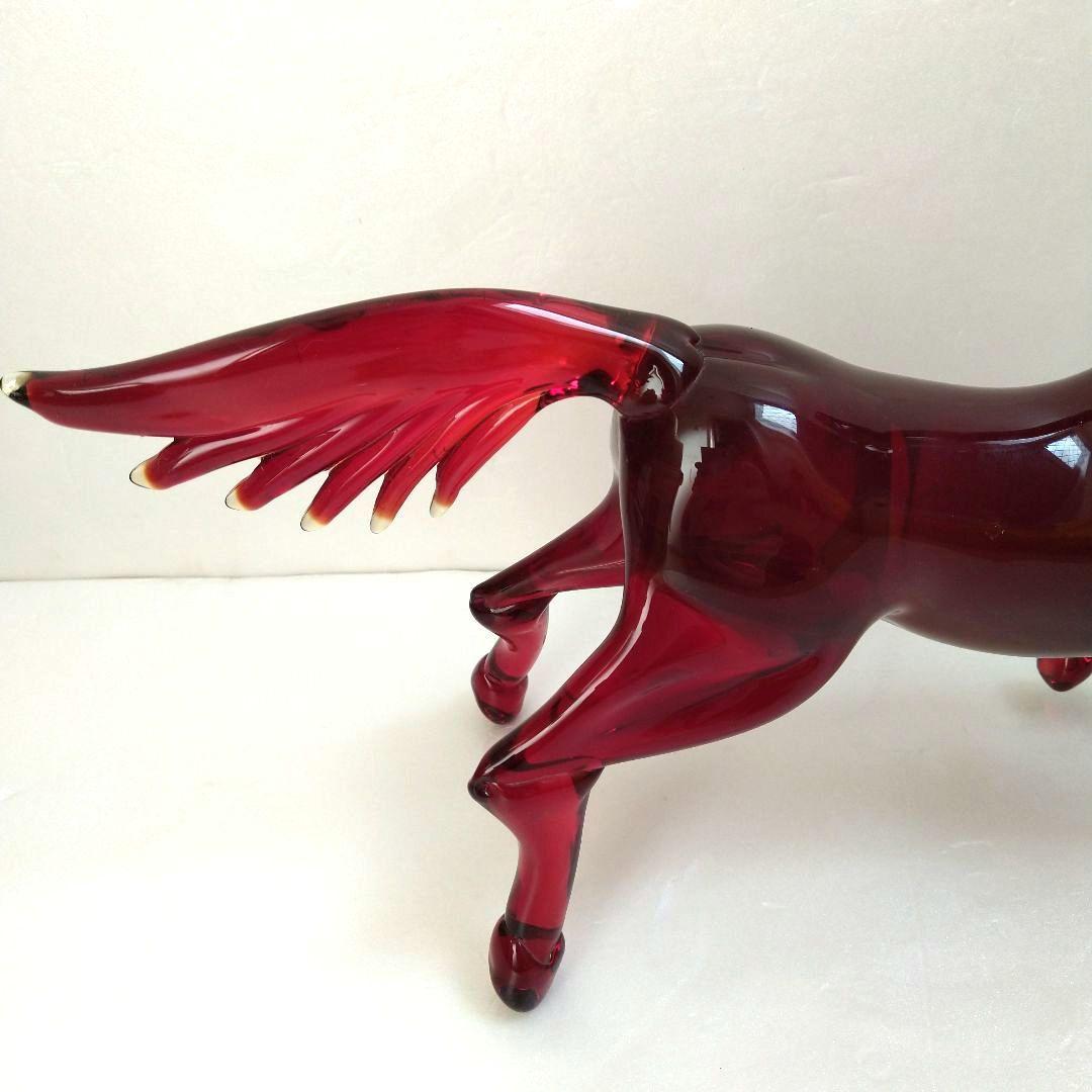 赤色 ガラス製 馬の置物 翼付き