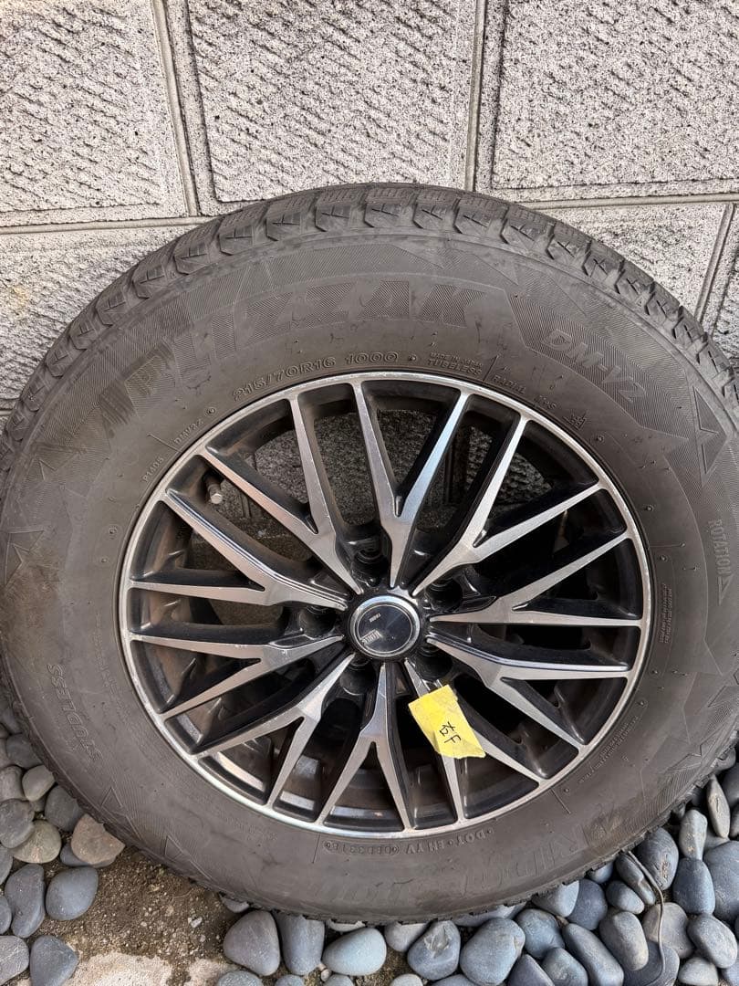 デリカD5 16インチ スタッドレスタイヤ　ホイールセット