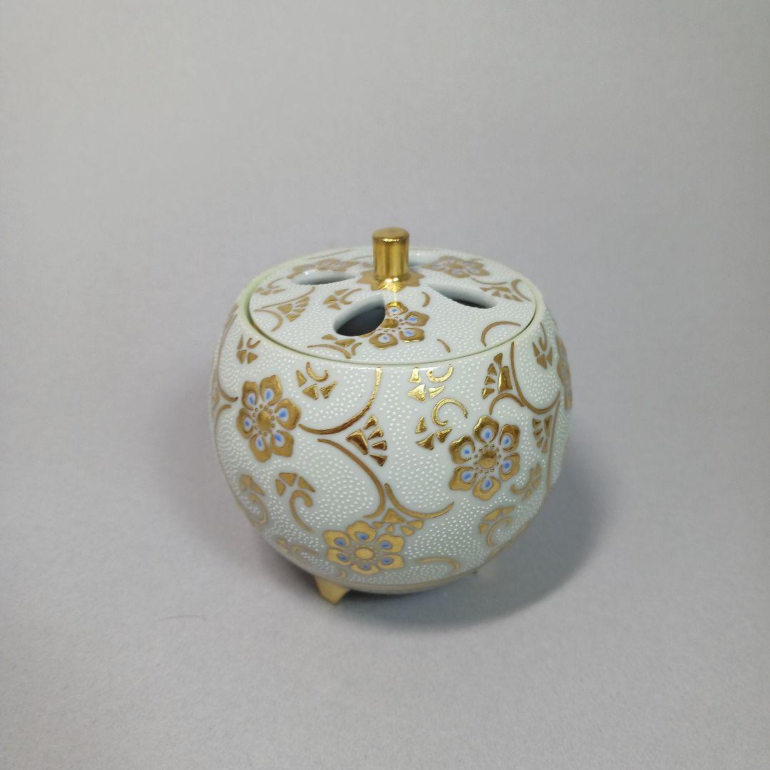 三代仲田錦玉　白粒金唐草香枦