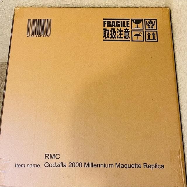 輸送箱未開封 リアルマスターコレクション ゴジラ2000 ミレニアム ひな形