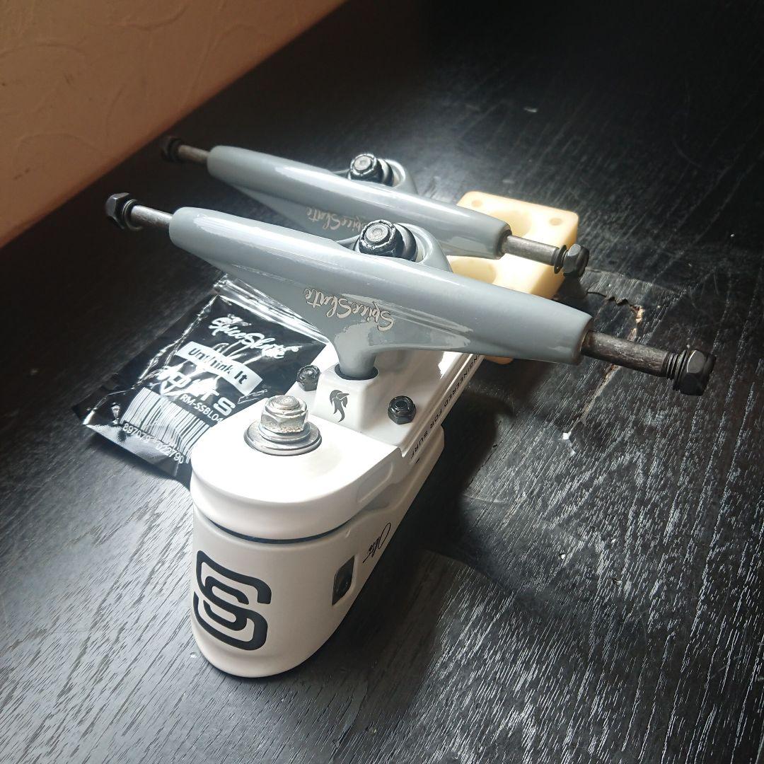 サーフスケートトラック