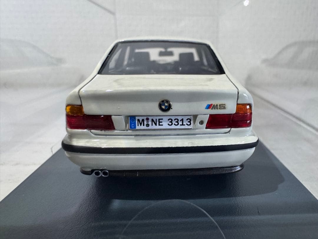  M5 (E34) 1/43 スケールモデル