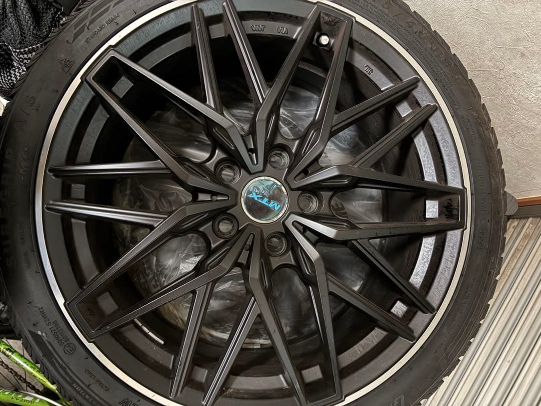 【新品に近い】18インチオールシーズンタイヤホイールセットBMW1シリーズF40