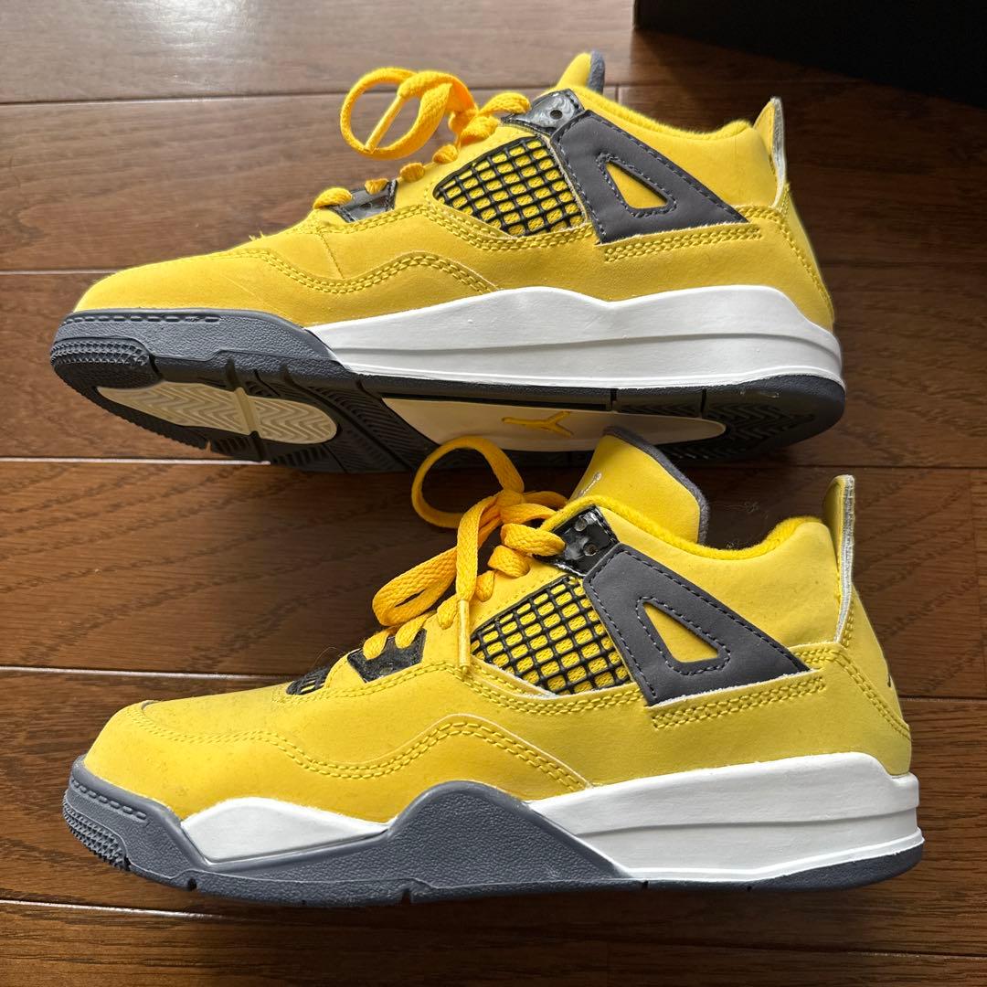 ジョジョ NIKE AIR JORDAN4 \"Tour Yellow\"