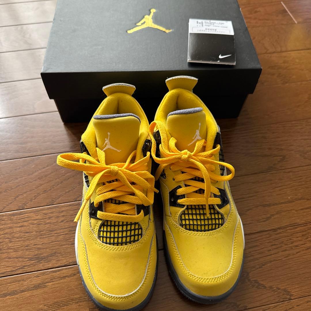 ジョジョ NIKE AIR JORDAN4 \"Tour Yellow\"