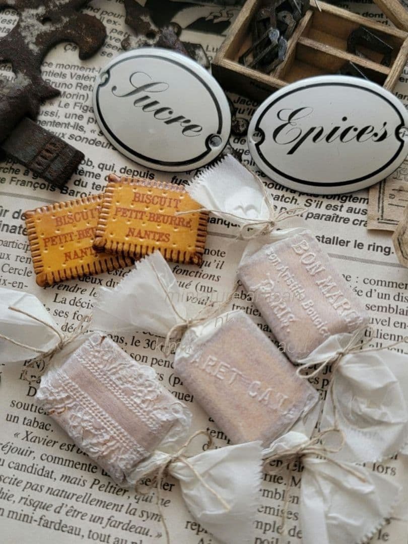 ビスケットプレート　ミニチュア小物フランスフェーブluビスケット入手困難　　4つ