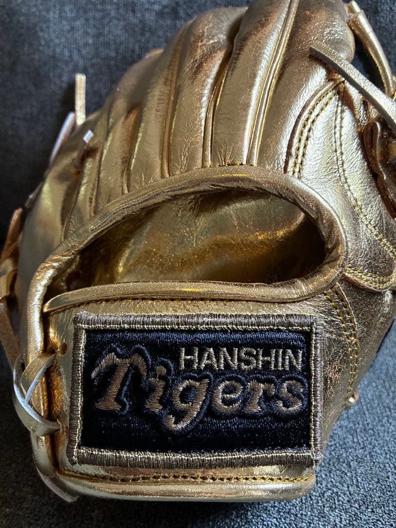 阪神タイガース　2003年セリーグ優勝記念　ゴールデングローブ　新品未使用