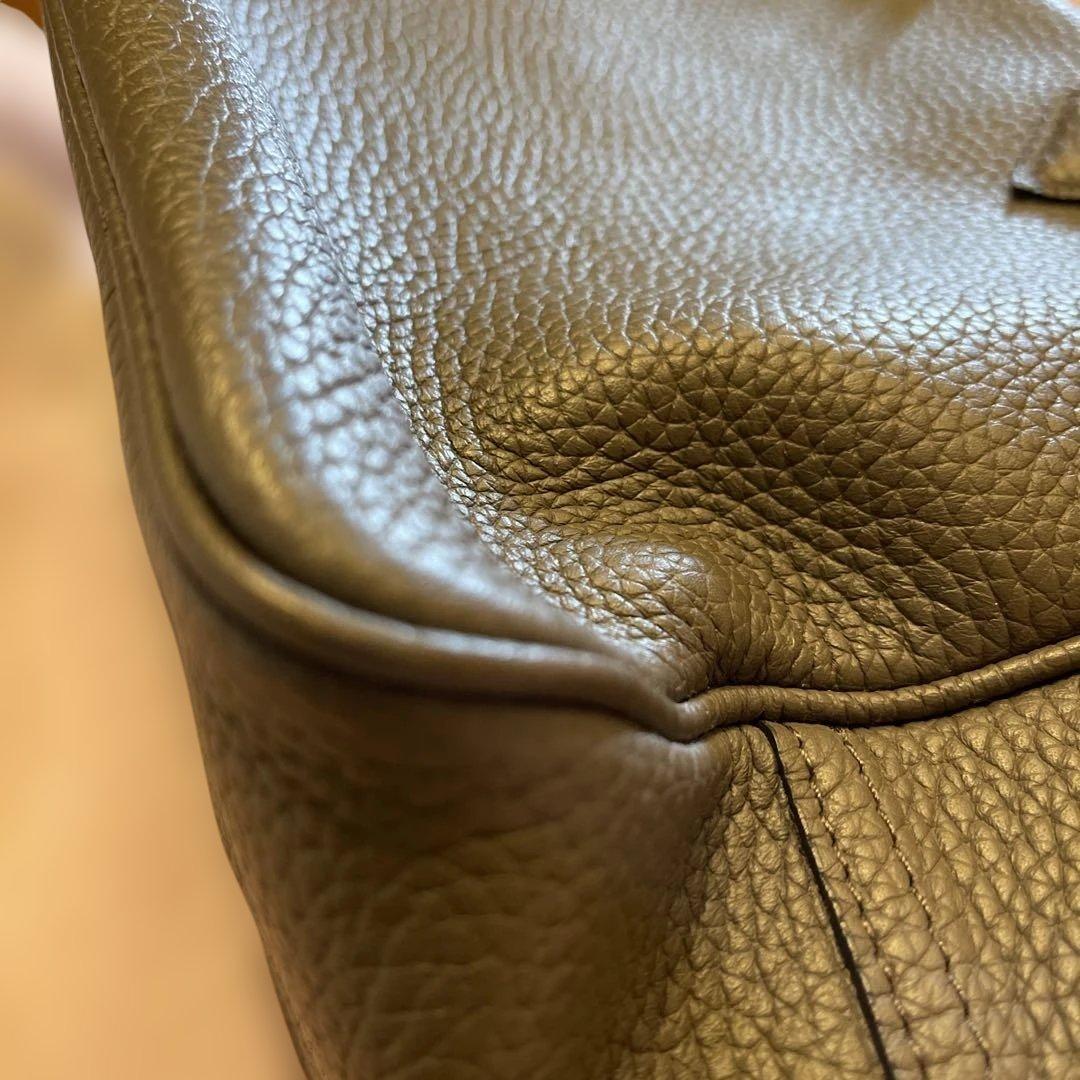 グレー レザー ハンドバッグシルバー金具 お仕事や学校行事にもスマートな佇まい