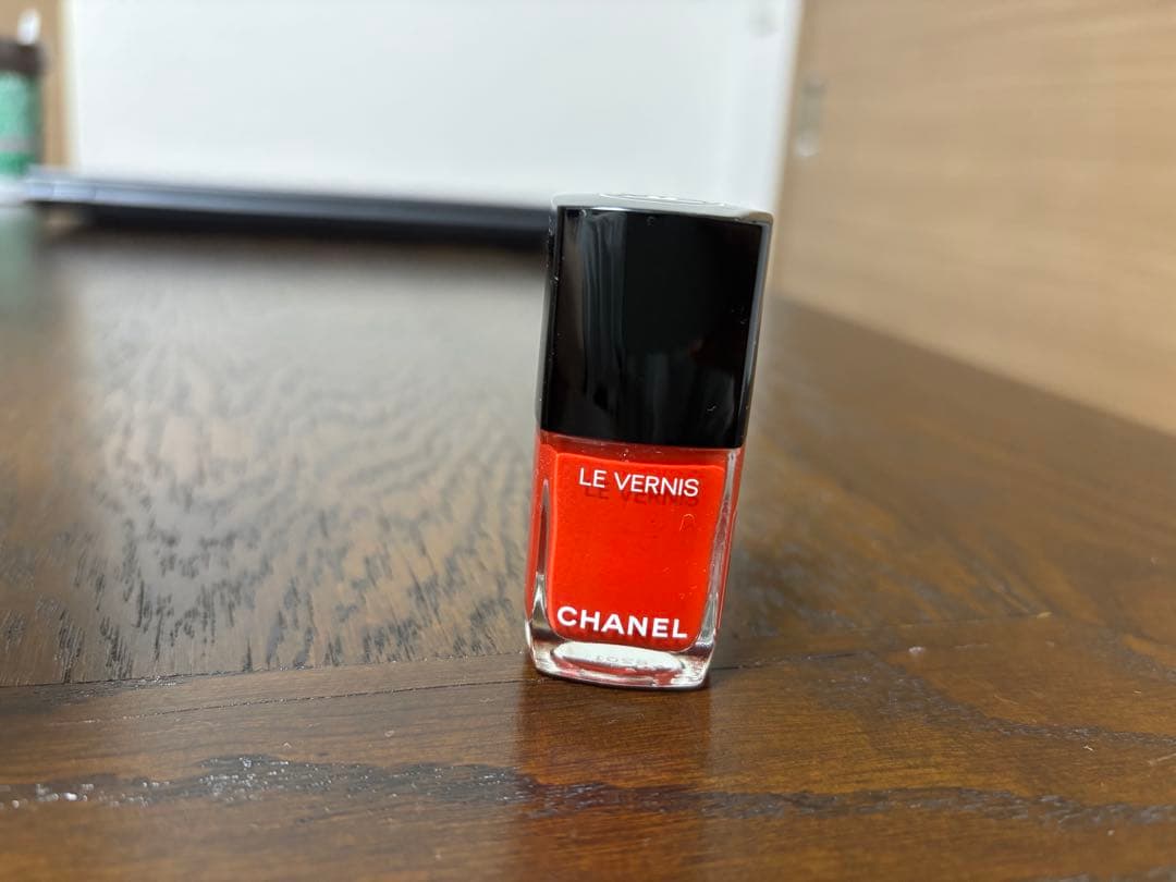 ネイルカラー・マニキュア CHANEL LE VERNIS 147 INCENDIAIRE 13.5ml