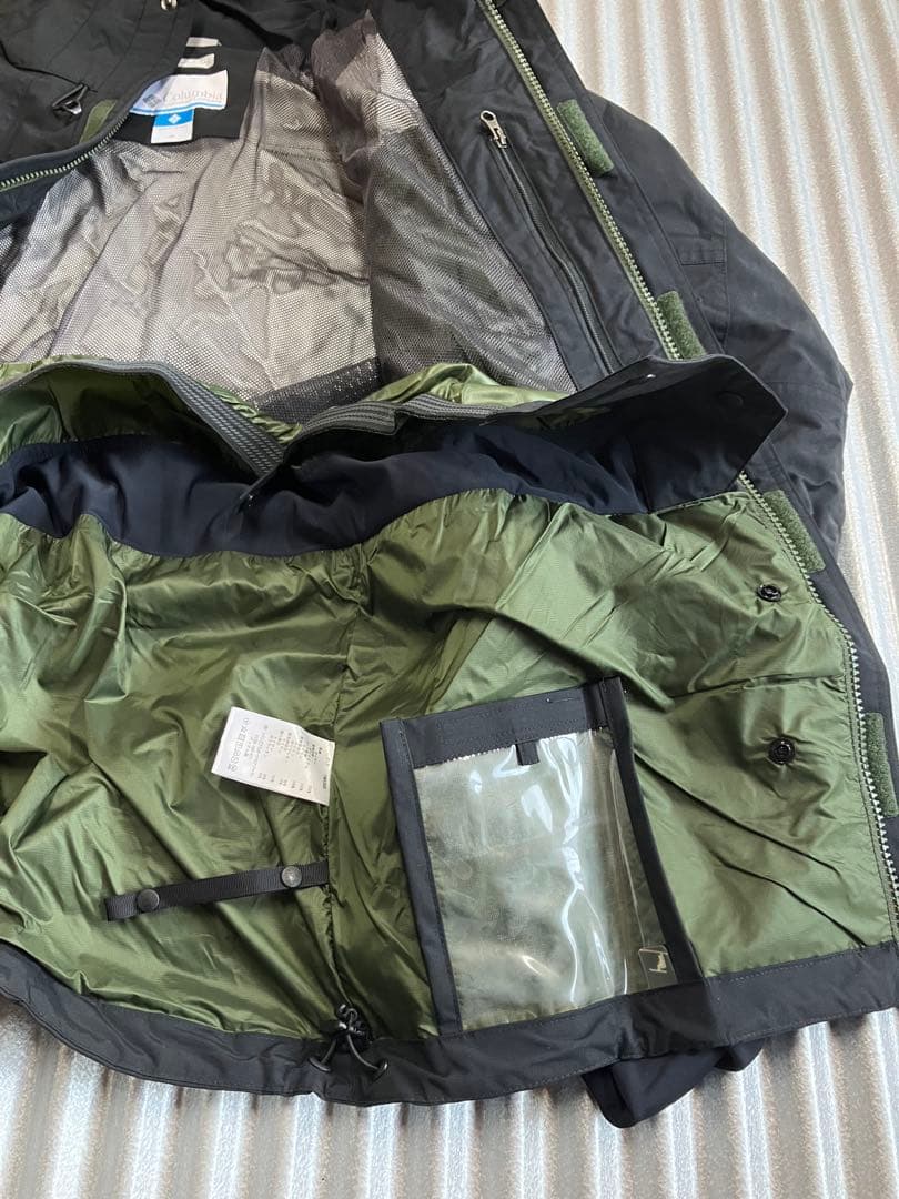 未使用　コロンビア　スノボウェア　S 上着　ジャケット　アウター　メンズ　黒