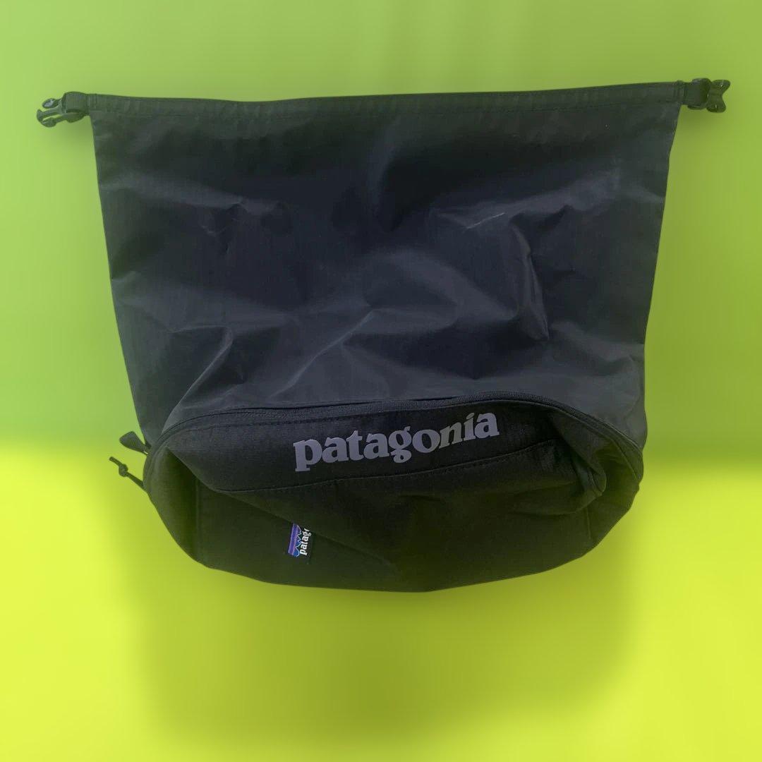 patagonia 黒 トラベルポーチ